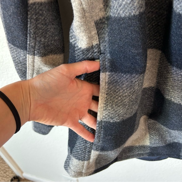 Banana Republic Men’s Medium Flannel Navy Outdoorsman Lightweight Shacket Jacket - Picture 5 of 12